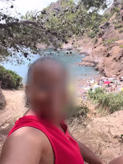 Daniela, 33