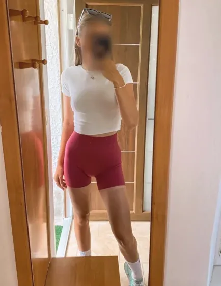 Denise, 27