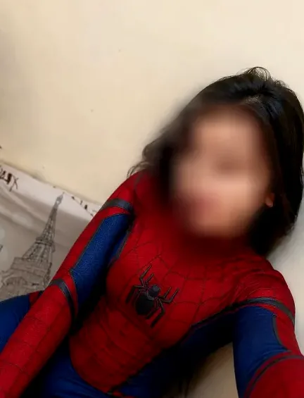 Elif, 25