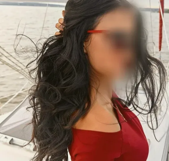 Emily, 35