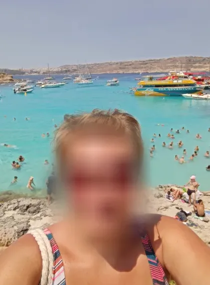 Julia, 40