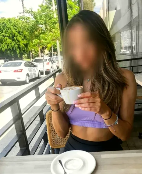 Katrin, 32
