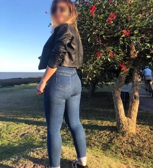 Manuela, 36