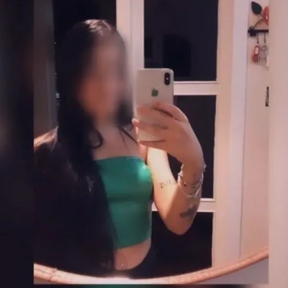 Mia, 20