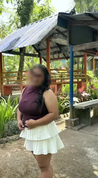 Nora, 25