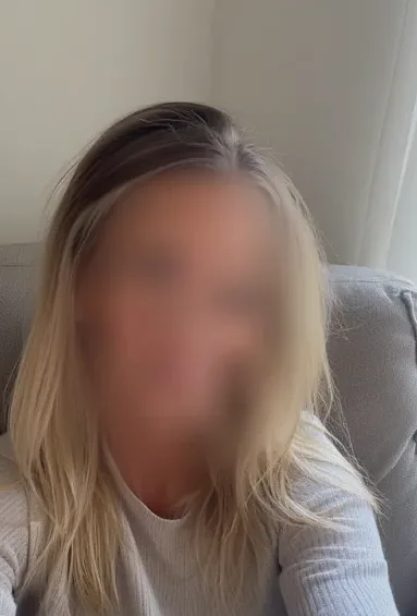 Sabrina, 36
